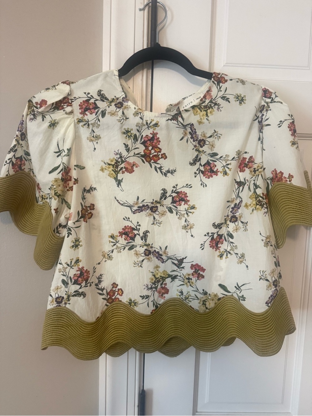 entro Cream Floral Short Sleeve Top with Olive Scalloped Hem